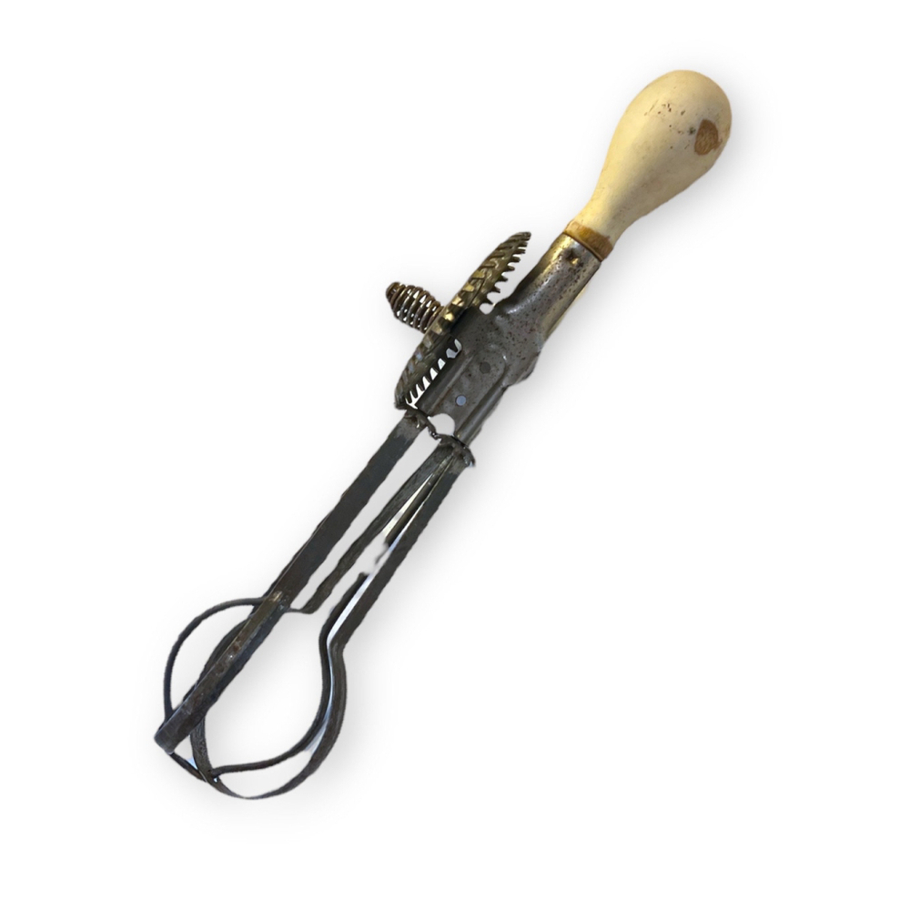 White Hand Beater Vintage Old Mixer 1920’s Egg Beater 1930’s White Aged Patina - Picture 3 of 10
